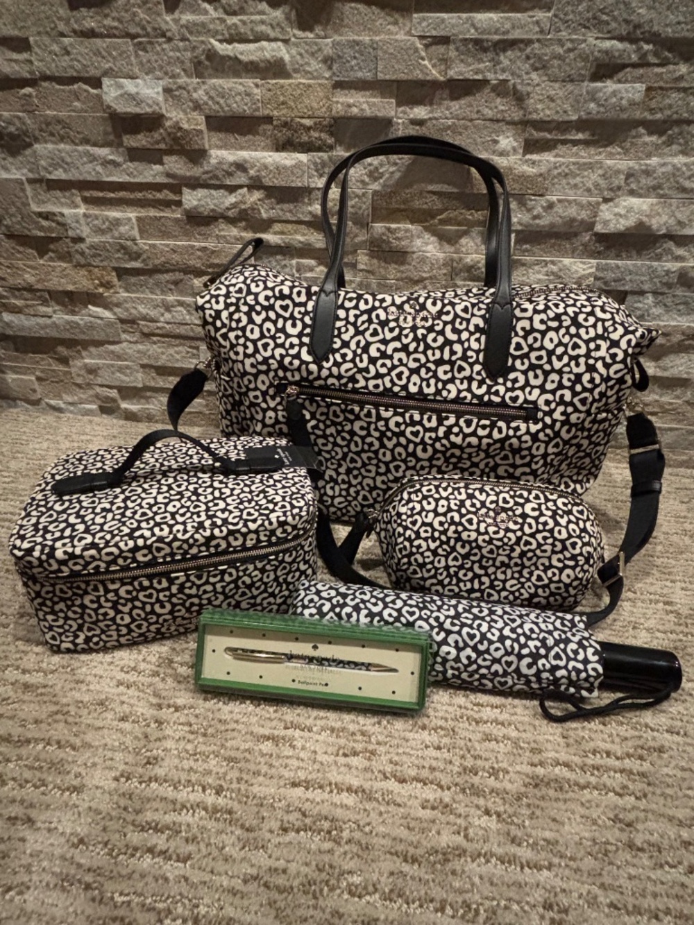 Kate Spade Leopard Heart Weekender Bag - Picture 14 of 14
